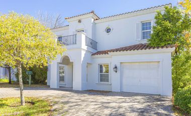 Casa en alquiller 4 dormitorios  en Barrancas del Lago - Nordelta.