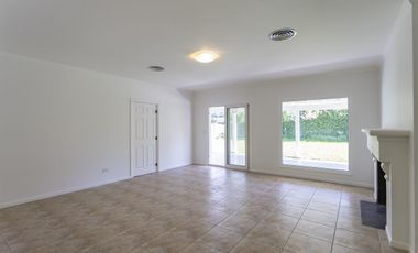 Casa en alquiller 4 dormitorios  en Barrancas del Lago - Nordelta.