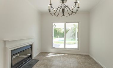 Casa en alquiller 4 dormitorios  en Barrancas del Lago - Nordelta.