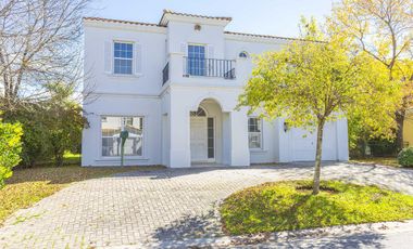 Casa en alquiller 4 dormitorios  en Barrancas del Lago - Nordelta.