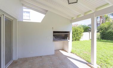 Casa en alquiller 4 dormitorios  en Barrancas del Lago - Nordelta.