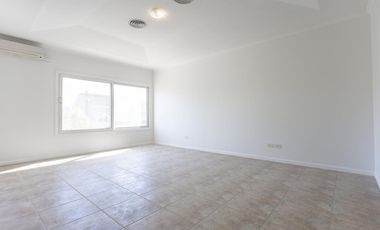 Casa en alquiller 4 dormitorios  en Barrancas del Lago - Nordelta.