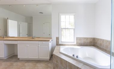 Casa en alquiller 4 dormitorios  en Barrancas del Lago - Nordelta.