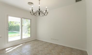 Casa en alquiller 4 dormitorios  en Barrancas del Lago - Nordelta.