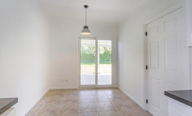 Casa en alquiller 4 dormitorios  en Barrancas del Lago - Nordelta.