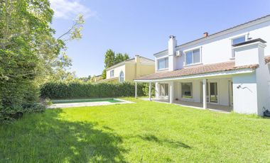 Casa en alquiller 4 dormitorios  en Barrancas del Lago - Nordelta.