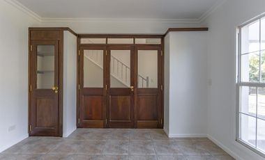 Casa en alquiller 4 dormitorios  en Barrancas del Lago - Nordelta.