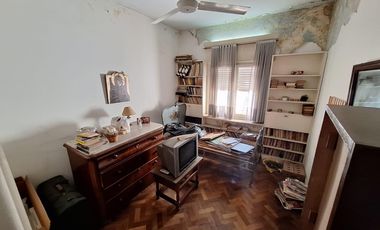 Terreno en Centro- 2 dorm- muy amplio - zona Urquiza