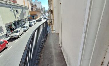 Terreno en Centro- 2 dorm- muy amplio - zona Urquiza