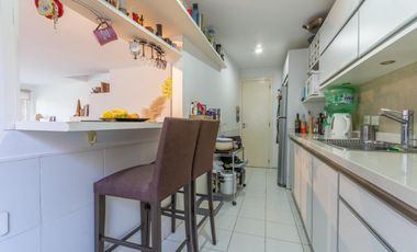 Departamento triplex, frente al club CASI, con 2 terrazas propias, parrilla y 2 cocheras. San Isidro