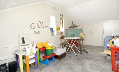 DESLUMBRANTE CASA DE 7 AMBIENTES EN SAAVEDRA