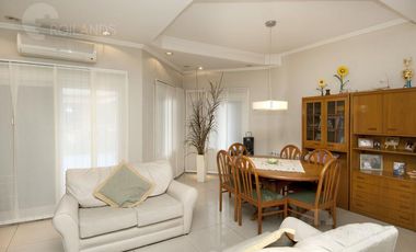 DESLUMBRANTE CASA DE 7 AMBIENTES EN SAAVEDRA