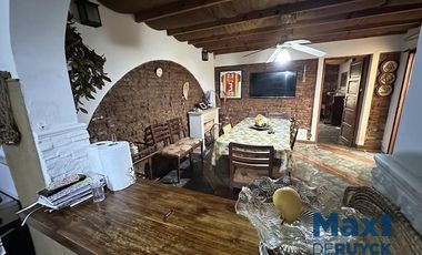 Casa 4 ambientes, pileta y quincho