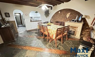 Casa 4 ambientes, pileta y quincho