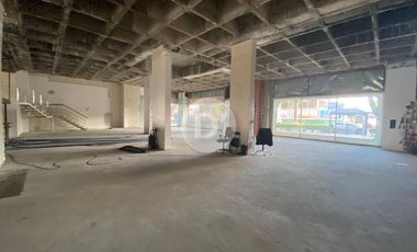 Local comercial en alquiler sobre Av. Libertador en Martinez, San Isidro.