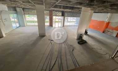 Local comercial en alquiler sobre Av. Libertador en Martinez, San Isidro.