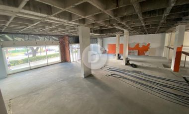 Local comercial en alquiler sobre Av. Libertador en Martinez, San Isidro.