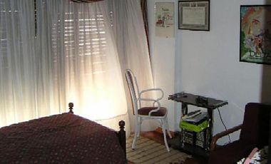 CASA EN VENTA 5 AMBIENTES, 2 PLANTAS- QUILMES