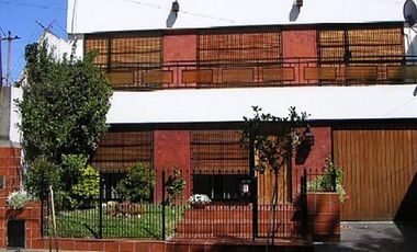 CASA EN VENTA 5 AMBIENTES, 2 PLANTAS- QUILMES