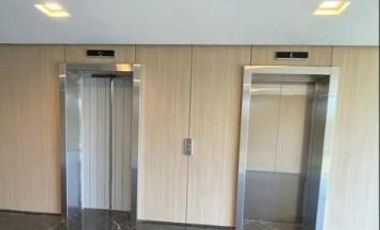 Oficina en prestigioso edificio de categoría en la mejor ubicación de Pilar