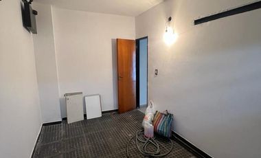 PH AL FRENTE. COCHERA- PATIO - BUEN ESTADO