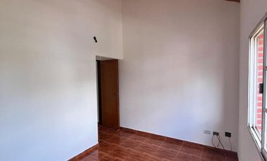 PH AL FRENTE. COCHERA- PATIO - BUEN ESTADO