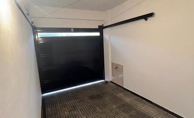 PH AL FRENTE. COCHERA- PATIO - BUEN ESTADO