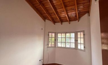 PH AL FRENTE. COCHERA- PATIO - BUEN ESTADO