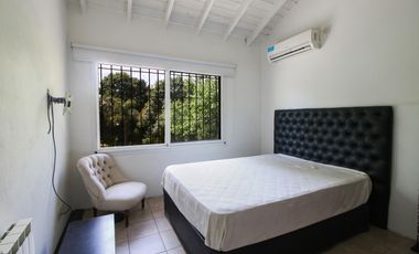 VENTA CASA 4 AMB 2 PLANTAS PISCINA JARDÍN LOTE 1000 M2