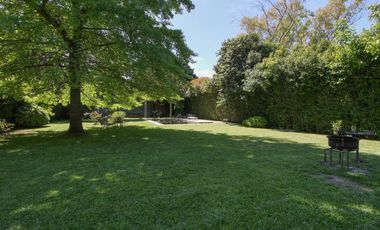 VENTA CASA 4 AMB 2 PLANTAS PISCINA JARDÍN LOTE 1000 M2