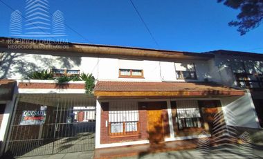 Un excelente duplex-Tipo casa!Con todos los servicios!
