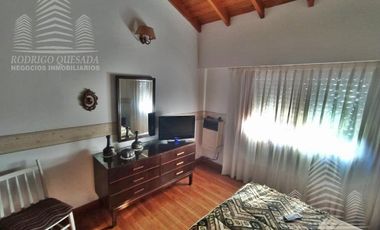 Un excelente duplex-Tipo casa!Con todos los servicios!