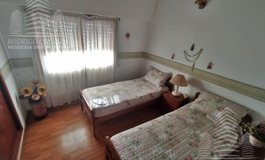 Un excelente duplex-Tipo casa!Con todos los servicios!