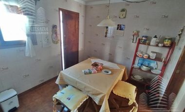 Un excelente duplex-Tipo casa!Con todos los servicios!