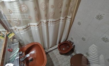 Un excelente duplex-Tipo casa!Con todos los servicios!