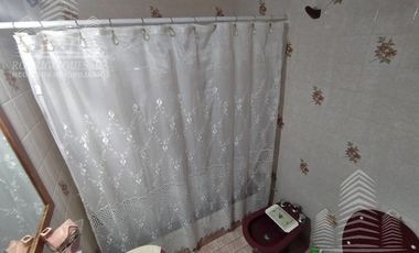 Un excelente duplex-Tipo casa!Con todos los servicios!