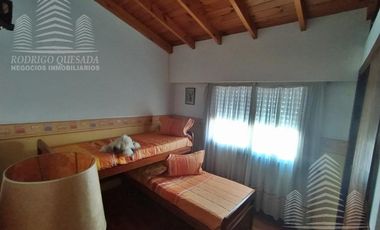 Un excelente duplex-Tipo casa!Con todos los servicios!