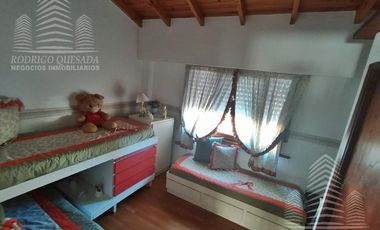 Un excelente duplex-Tipo casa!Con todos los servicios!