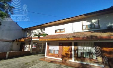 Un excelente duplex-Tipo casa!Con todos los servicios!