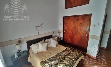 Un excelente duplex-Tipo casa!Con todos los servicios!