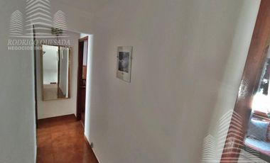 Un excelente duplex-Tipo casa!Con todos los servicios!