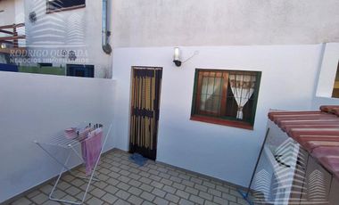 Un excelente duplex-Tipo casa!Con todos los servicios!