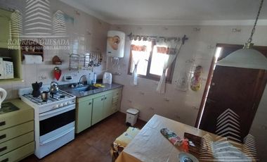 Un excelente duplex-Tipo casa!Con todos los servicios!