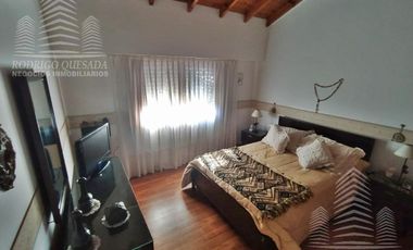 Un excelente duplex-Tipo casa!Con todos los servicios!