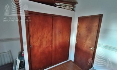 Un excelente duplex-Tipo casa!Con todos los servicios!