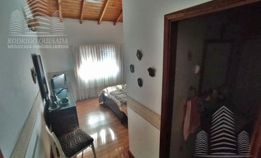 Un excelente duplex-Tipo casa!Con todos los servicios!