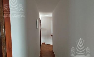 Un excelente duplex-Tipo casa!Con todos los servicios!