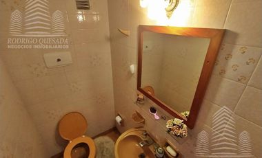 Un excelente duplex-Tipo casa!Con todos los servicios!