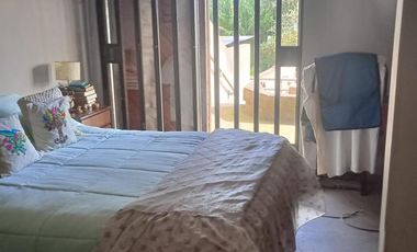 Casa de 5 ambientes con excelente terreno