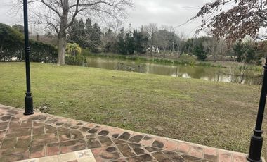 Casa al lago en las Glorietas. Nordelta